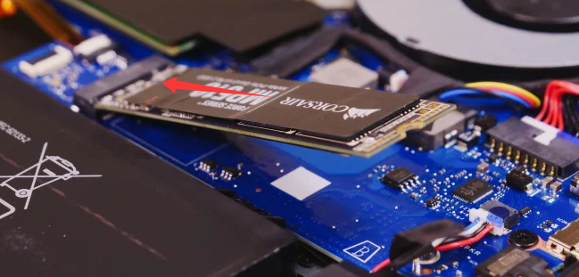 插入新 SSD