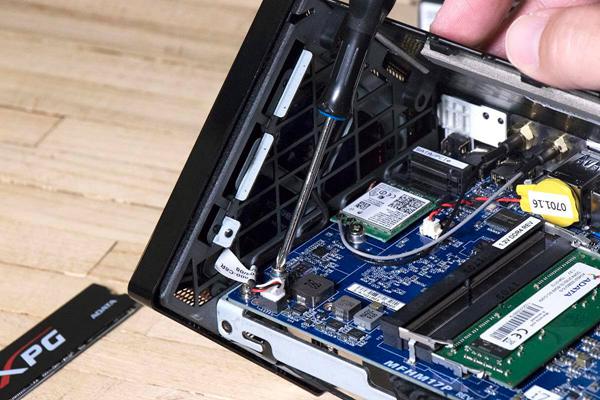 在PC中安裝M.2 SSD